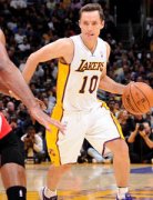 湖人大脑顶交易传言拿13+6+3 40岁老枪换猛龙杀器?